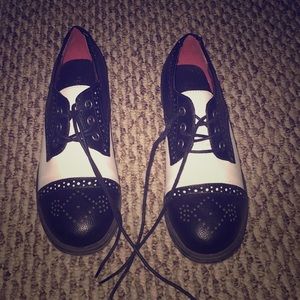 Tuxedo shoes size 7 super cute never worn